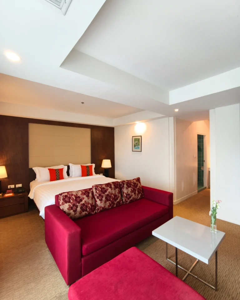 Mövenpick Suriwongse Chiang Mai: Staying in the Heart of the Old City Rhythm